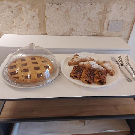 Palazzo Momi Bed and Breakfast Bari Buitenkant foto