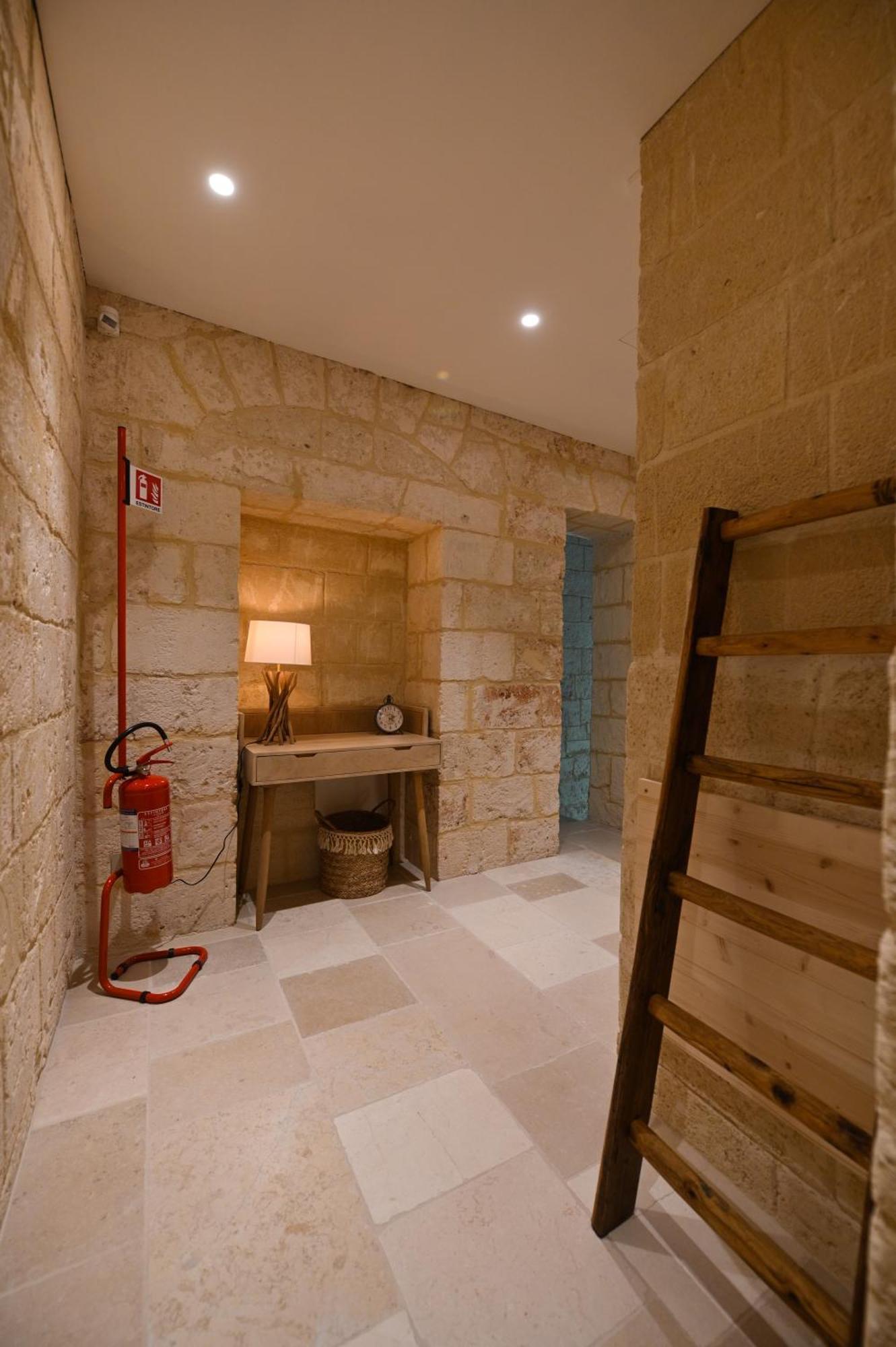 Palazzo Momi Bed and Breakfast Bari Buitenkant foto